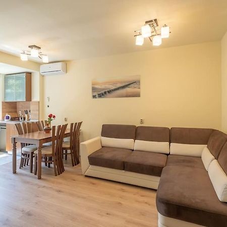 Top Location, Brand New 3 Bdrm Apt & Free Parking Sofía Exterior foto