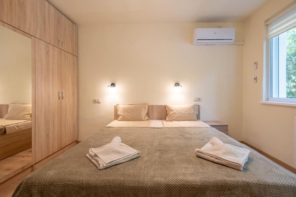 Top Location, Brand New 3 Bdrm Apt & Free Parking Sofía Exterior foto