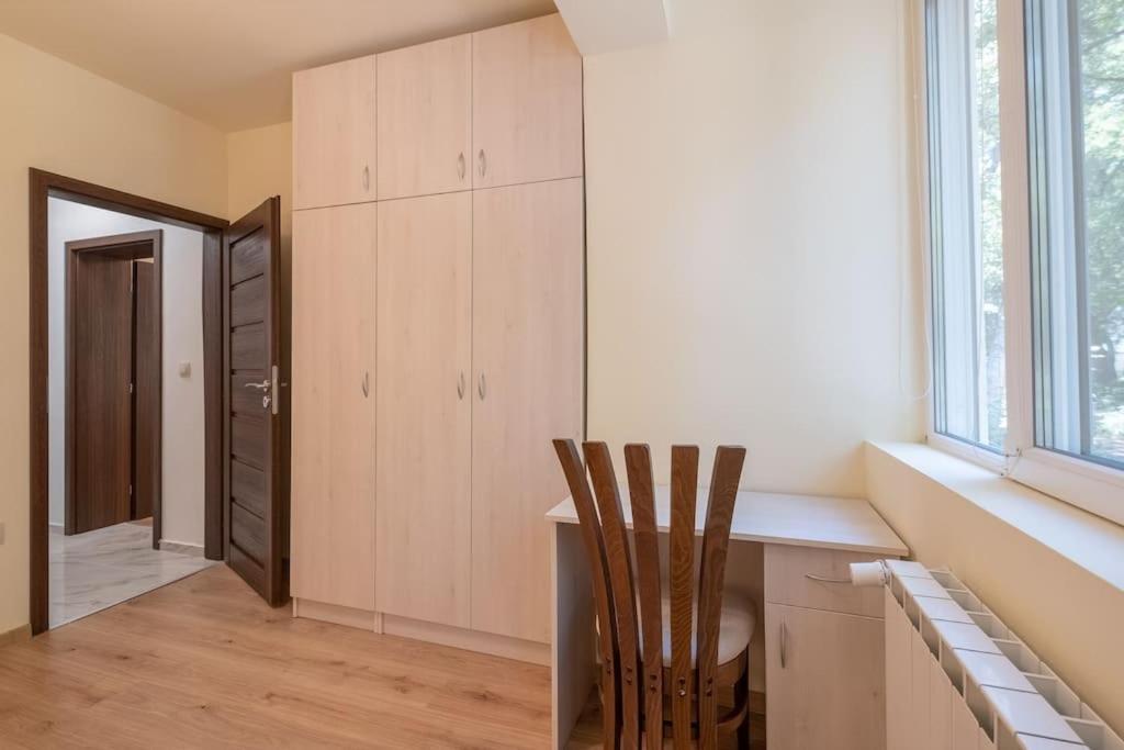 Top Location, Brand New 3 Bdrm Apt & Free Parking Sofía Exterior foto