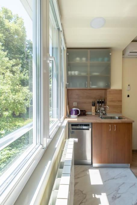 Top Location, Brand New 3 Bdrm Apt & Free Parking Sofía Exterior foto