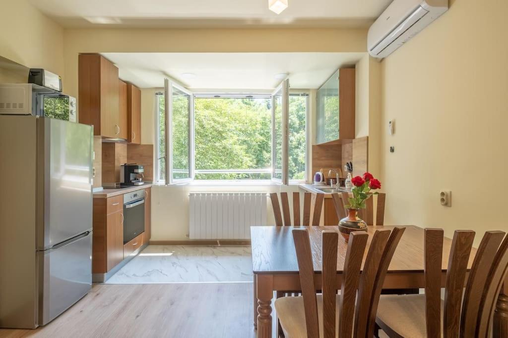 Top Location, Brand New 3 Bdrm Apt & Free Parking Sofía Exterior foto