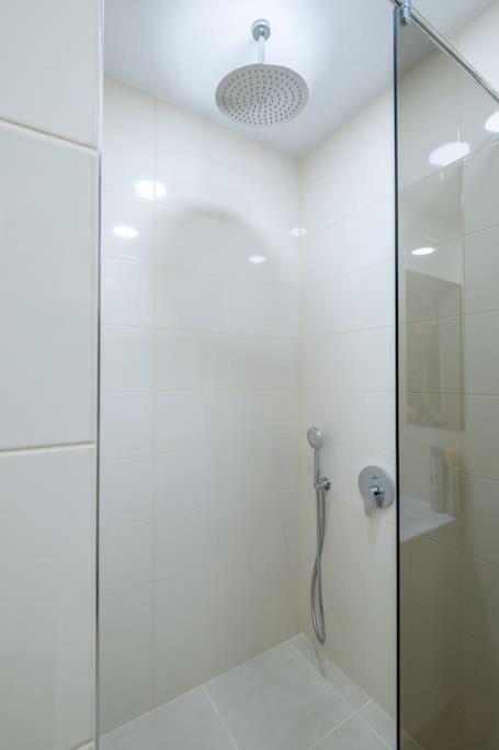 Top Location, Brand New 3 Bdrm Apt & Free Parking Sofía Exterior foto