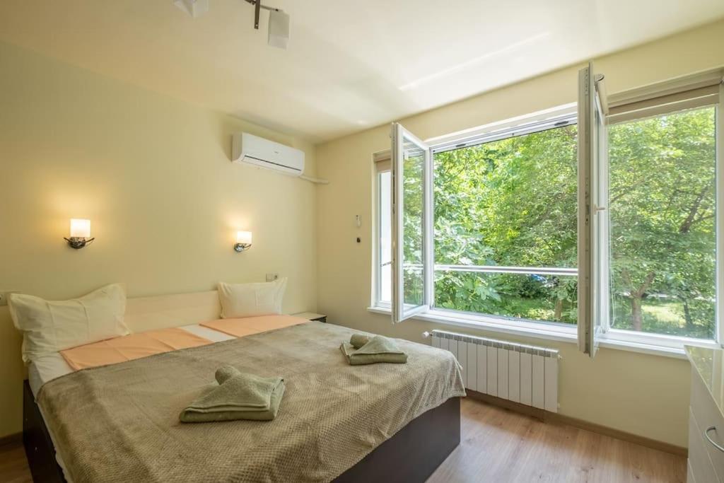 Top Location, Brand New 3 Bdrm Apt & Free Parking Sofía Exterior foto