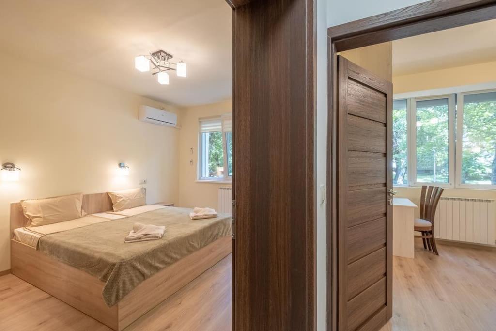 Top Location, Brand New 3 Bdrm Apt & Free Parking Sofía Exterior foto