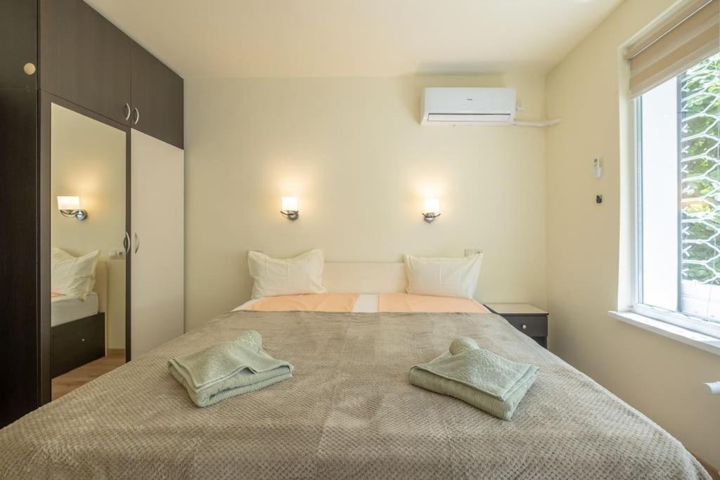 Top Location, Brand New 3 Bdrm Apt & Free Parking Sofía Exterior foto