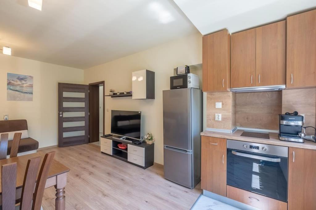 Top Location, Brand New 3 Bdrm Apt & Free Parking Sofía Exterior foto